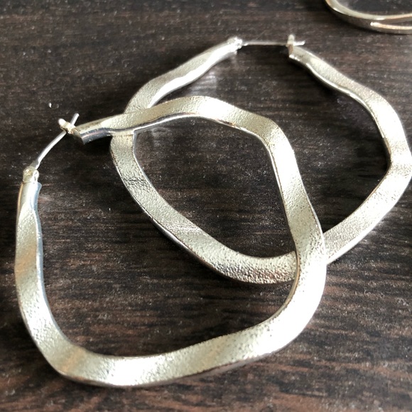 3 pair costume earrings excellent condition - Picture 6 of 8